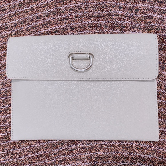 BURBERRY D-ring Leather Pouch With Coin Case - Picture 4 of 16